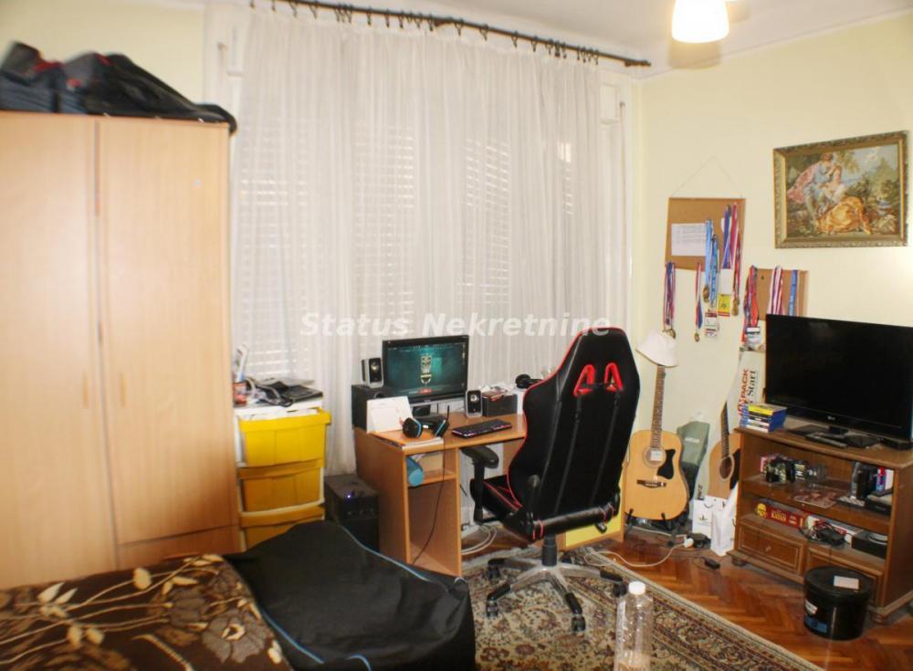 Slika 3 - Centar-Uknjižen Salonac 80 m2 u Pešačkoj Zoni-Cena Dogovor-065/385 8880