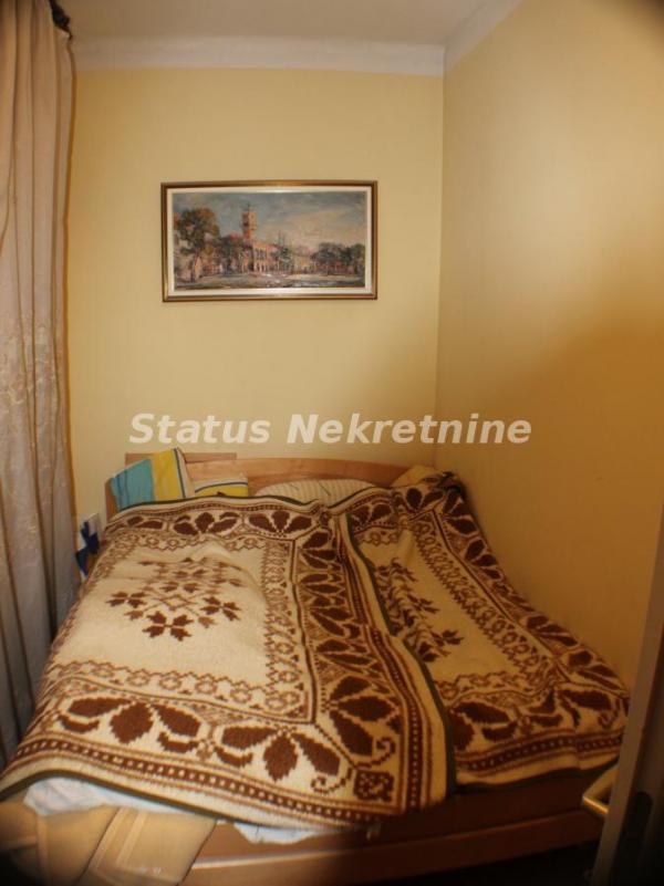 Slika 4 - Centar-Uknjižen Salonac 80 m2 u Pešačkoj Zoni-Cena Dogovor-065/385 8880