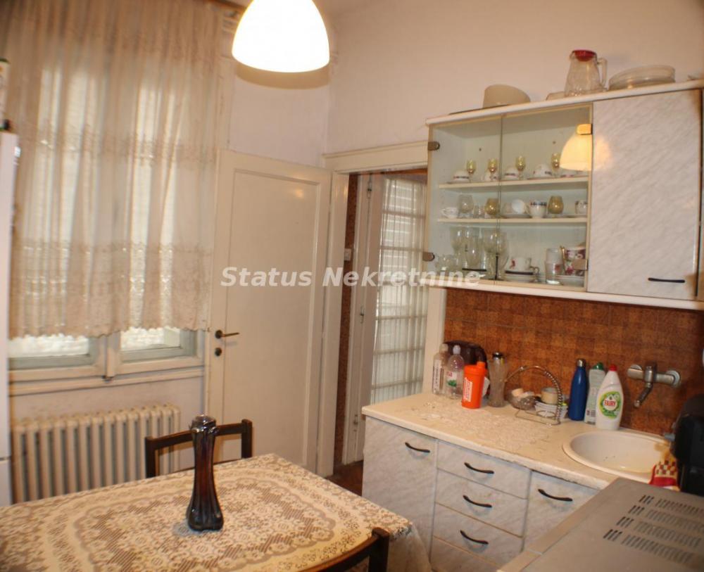 Slika 5 - Centar-Uknjižen Salonac 80 m2 u Pešačkoj Zoni-Cena Dogovor-065/385 8880
