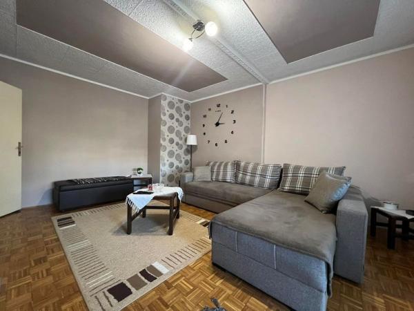 Slika 2 - Komforan trosoban stan u zgradi okruženoj zelenilom i parking mestima!