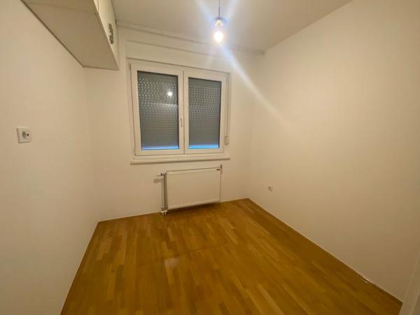 Slika 3 - Jednoiposoban, 34m2, Bulevar patrijarha Pavla (Somborski bulevar) Novi Sad, sa terasom, ima lift