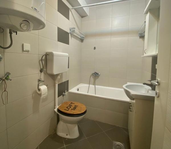 Slika 5 - Jednoiposoban, 34m2, Bulevar patrijarha Pavla (Somborski bulevar) Novi Sad, sa terasom, ima lift