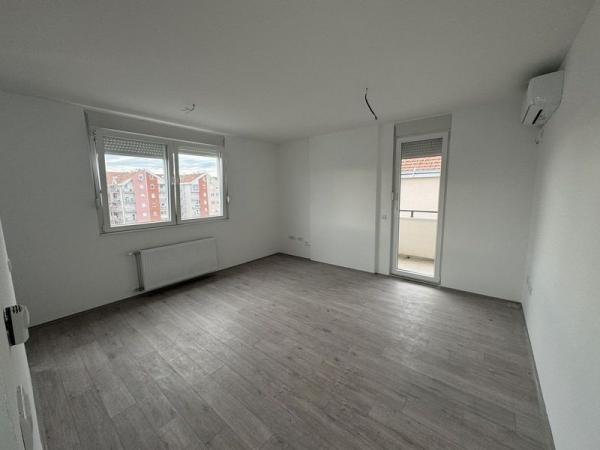 Glavna slika -Dvoiposoban stan na top lokaciji. Novogradnja.