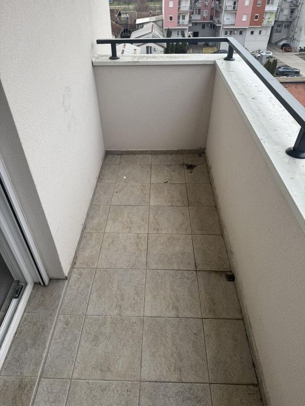 Slika 0 - Dvoiposoban stan na top lokaciji. Novogradnja.