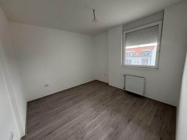 Slika 3 - Dvoiposoban stan na top lokaciji. Novogradnja.