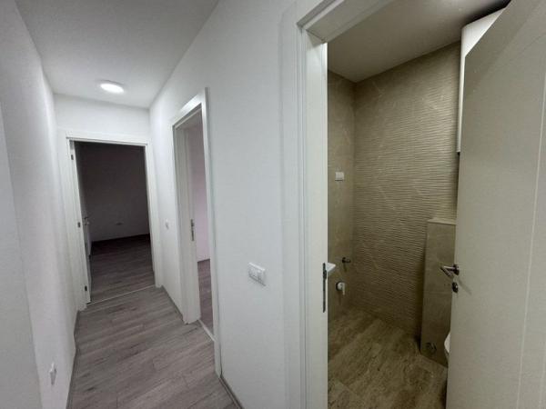 Slika 4 - Dvoiposoban stan na top lokaciji. Novogradnja.