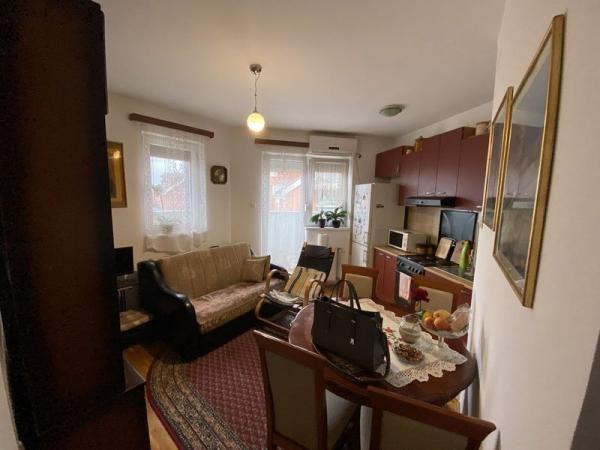 Glavna slika -Jednoiposoban stan na Novom Naselju