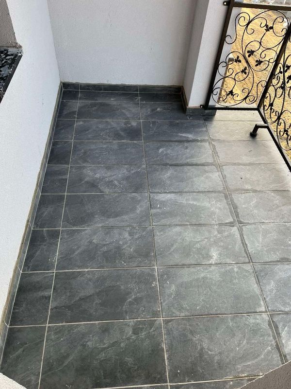 Slika 0 - Useljiv četvorosoban stan!