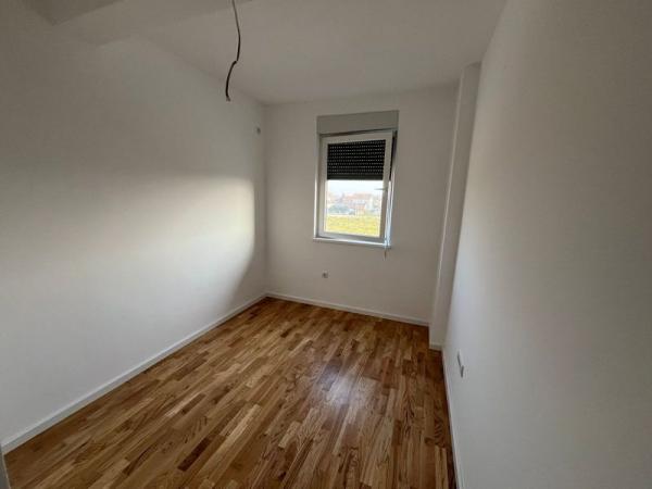 Slika 6 - Useljiv četvorosoban stan!