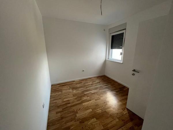 Slika 5 - Useljiv četvorosoban stan!