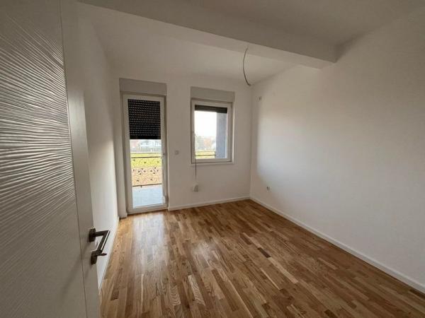 Slika 9 - Useljiv četvorosoban stan!