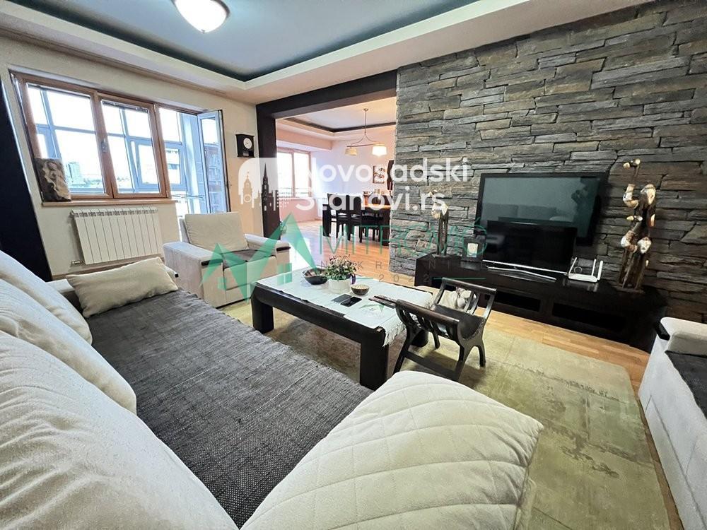 Glavna slika -Novi Sad, Bulevar oslobođenja - Veoma komforan, lep četvorosoban stan na jednoj od najatraktivnijih lokacija u gradu! 