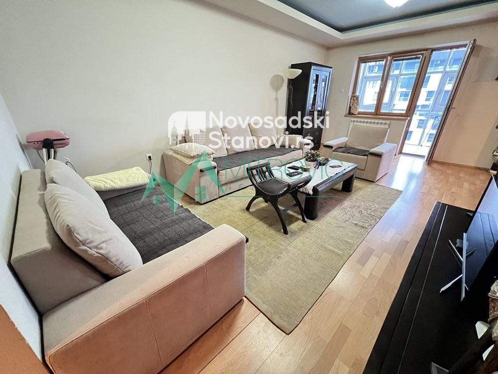 Slika 2 - Novi Sad, Bulevar oslobođenja - Veoma komforan, lep četvorosoban stan na jednoj od najatraktivnijih lokacija u gradu! 