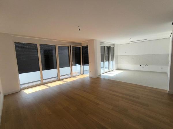 Glavna slika -Petosoban, 139m2, Bulevar patrijarha Pavla (Somborski bulevar) Novi Sad, sa terasom, ima lift