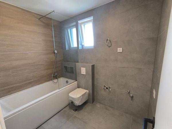 Slika 8 - Petosoban, 139m2, Bulevar patrijarha Pavla (Somborski bulevar) Novi Sad, sa terasom, ima lift