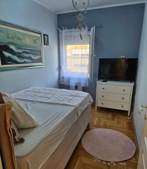 Slika 4 - Trosoban, 74m2, Podbara Novi Sad, sa terasom, ima lift