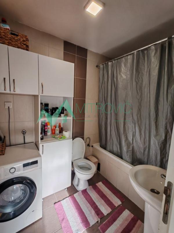 Slika 10 - Prodaje se noviji dvoiposoban stan na Novoj detelinari. 67m2. Parking mesto 