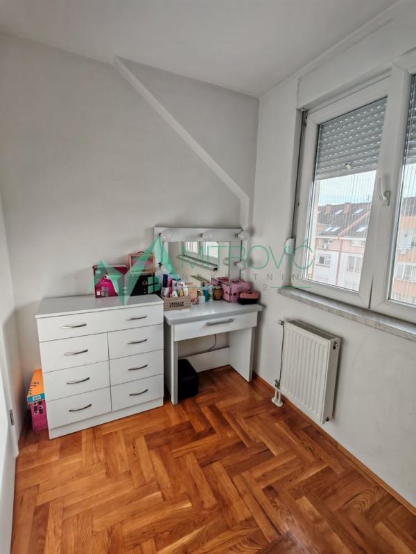 Slika 8 - Prodaje se noviji dvoiposoban stan na Novoj detelinari. 67m2. Parking mesto 