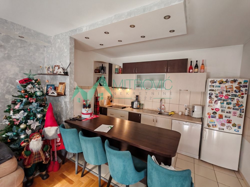 Slika 4 - Prodaje se noviji dvoiposoban stan na Novoj detelinari. 67m2. Parking mesto 