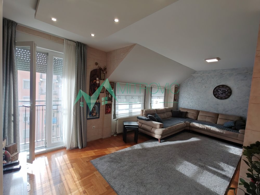 Slika 1 - Prodaje se noviji dvoiposoban stan na Novoj detelinari. 67m2. Parking mesto 