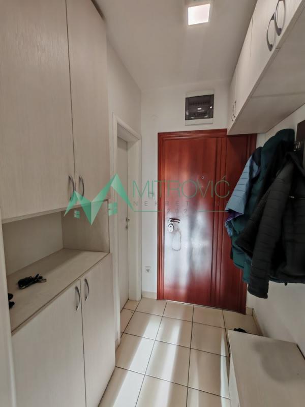 Slika 6 - Prodaje se noviji dvoiposoban stan na Novoj detelinari. 67m2. Parking mesto 