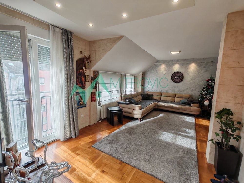 Slika 2 - Prodaje se noviji dvoiposoban stan na Novoj detelinari. 67m2. Parking mesto 