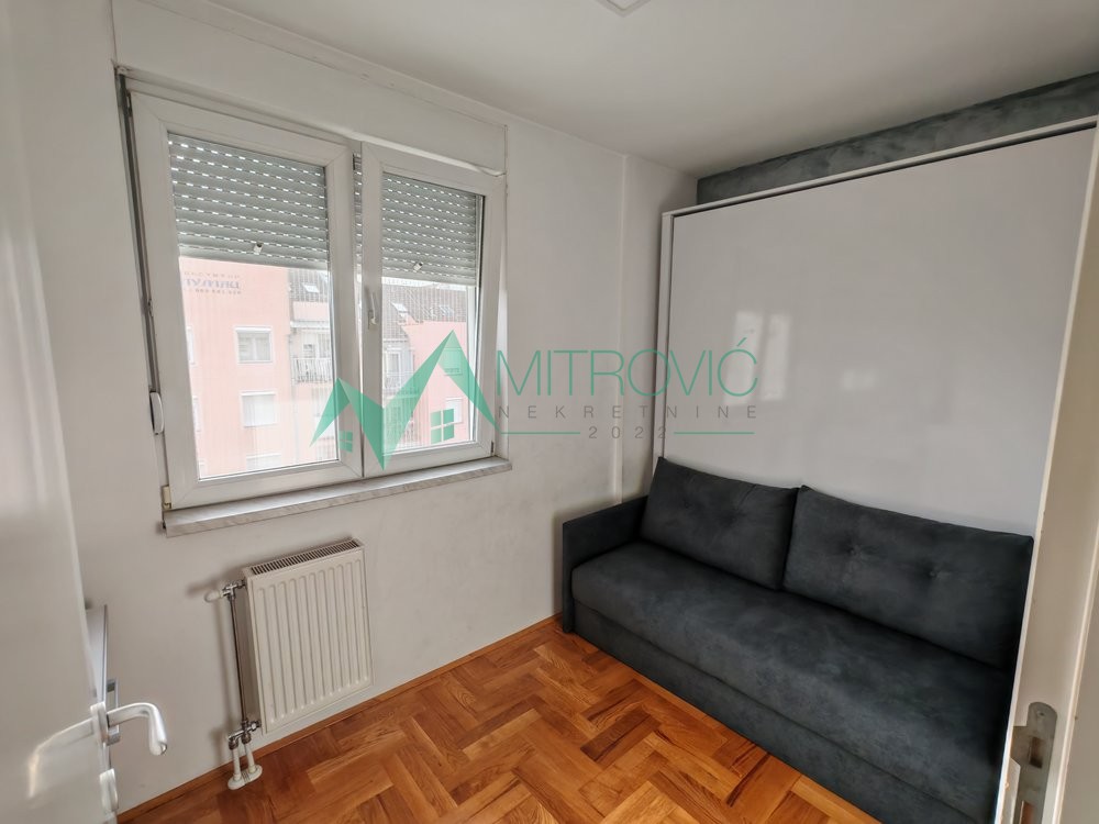 Slika 9 - Prodaje se noviji dvoiposoban stan na Novoj detelinari. 67m2. Parking mesto 