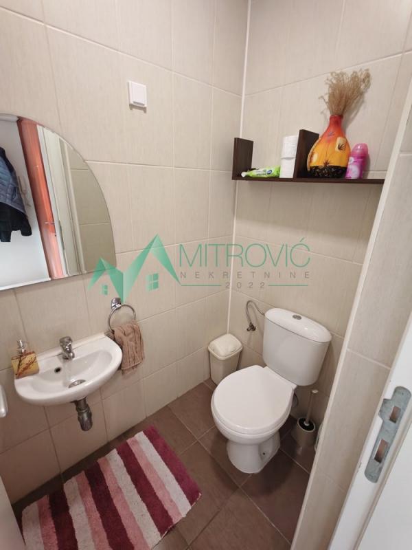 Slika 11 - Prodaje se noviji dvoiposoban stan na Novoj detelinari. 67m2. Parking mesto 