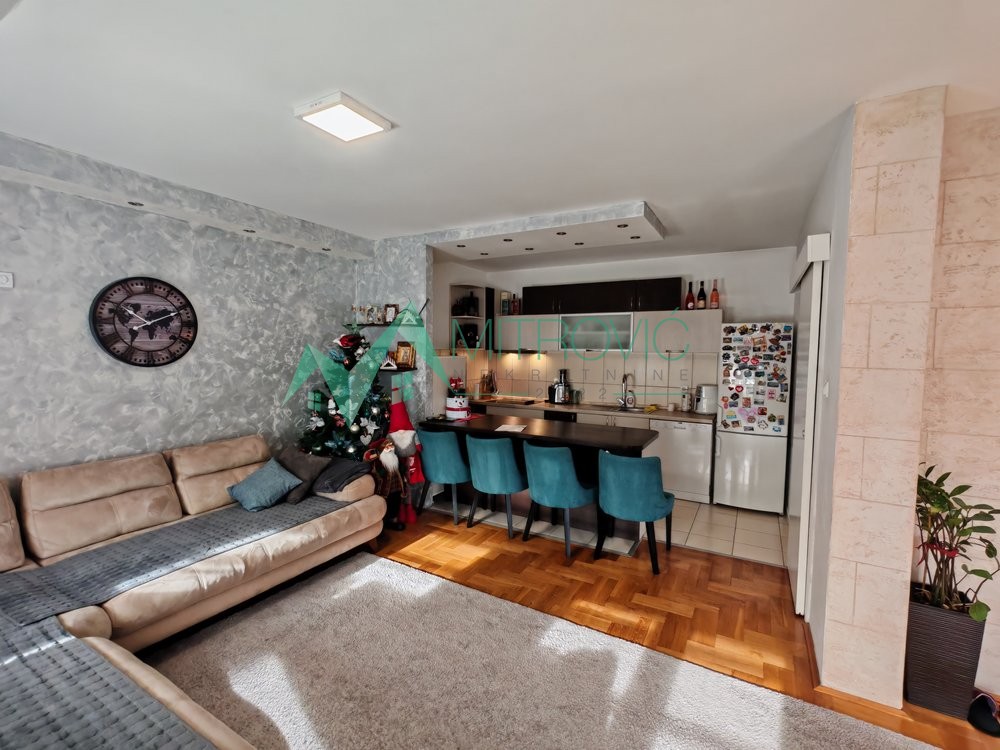 Slika 5 - Prodaje se noviji dvoiposoban stan na Novoj detelinari. 67m2. Parking mesto 