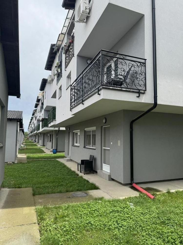 Slika 3 - Četvorosoban, 76m2, Mirona Djordjevica Novi Sad, sa terasom, sa parkingom