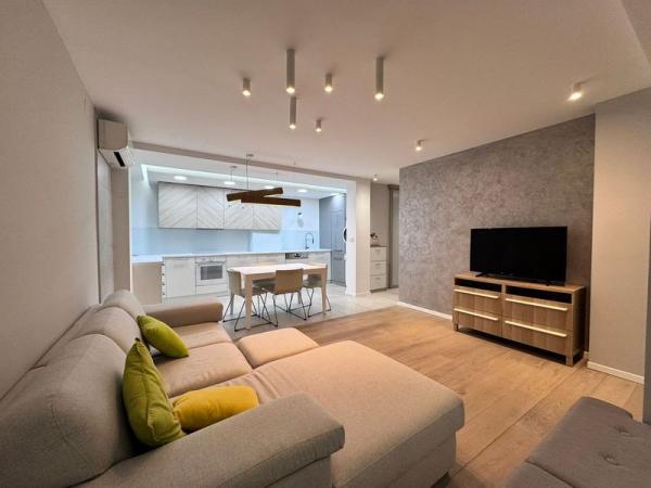 Glavna slika -Luksuzan dvosoban stan na Limanu 1!