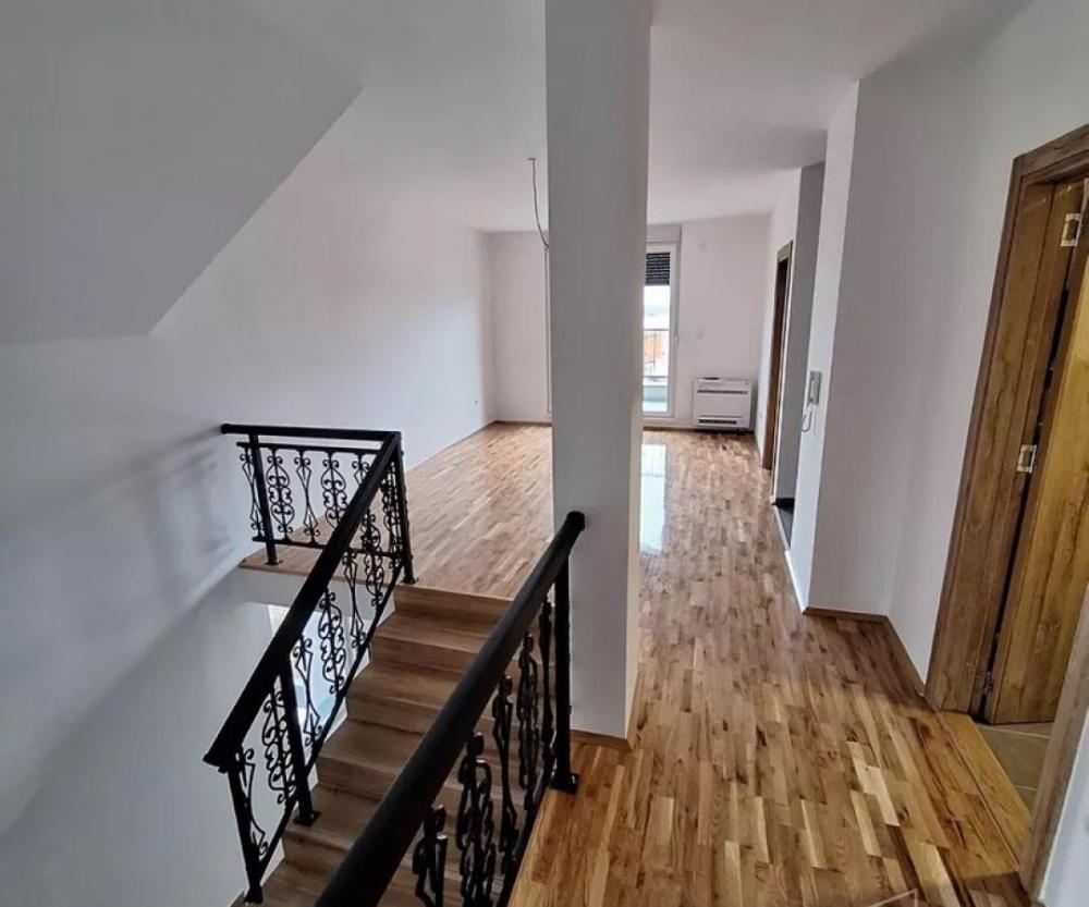 Slika 2 - Troiposoban stan u urbanoj vili Mišeluk