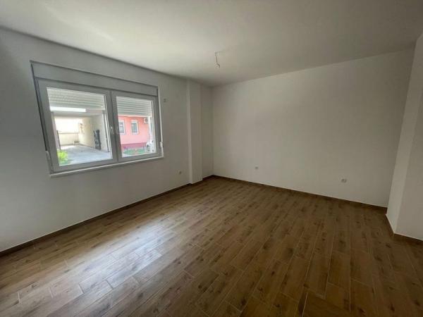 Slika 3 - Dvoiposoban 56m2 Podbara  536305