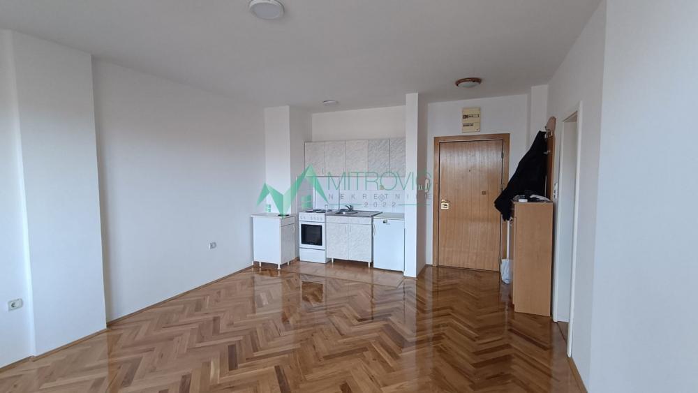 Glavna slika -Jednoiposoban, 43m2, Socijalno Novi Sad, sa terasom, ima lift