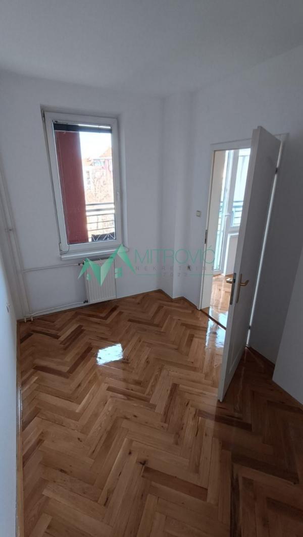 Slika 4 - Jednoiposoban, 43m2, Socijalno Novi Sad, sa terasom, ima lift