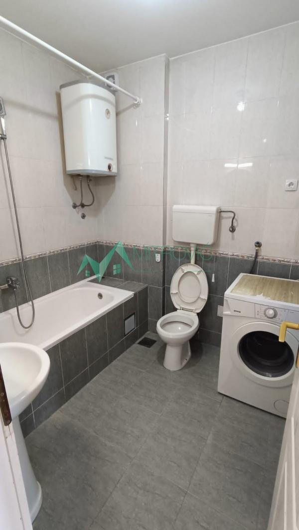 Slika 5 - Jednoiposoban, 43m2, Socijalno Novi Sad, sa terasom, ima lift