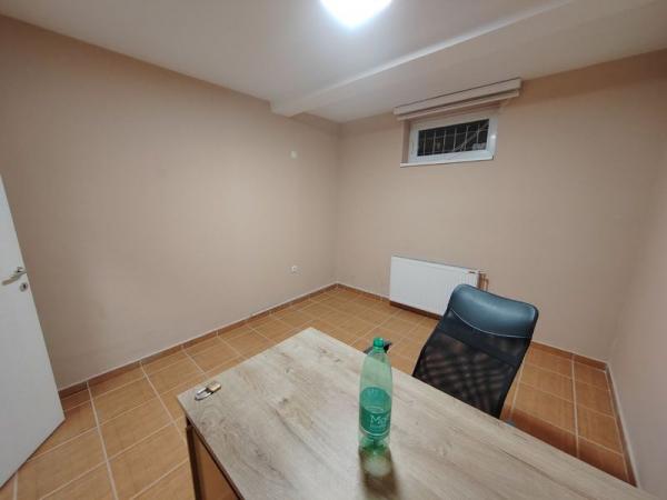 Slika 9 - Odličan četvorosoban stan u blizini Bulevara patrijarha Pavla, šifra 541588