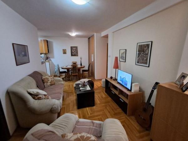 Glavna slika -Troiposoban stan - Bulevara patrijarha Pavla, šifra oglasa: 541518