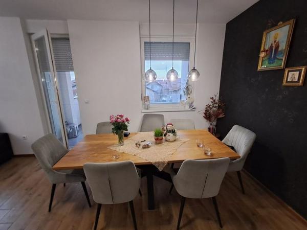 Slika 2 - Četvoroiposoban stan na Adicama, šifra oglasa 540421