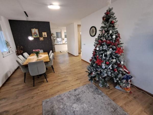 Slika 1 - Četvoroiposoban stan na Adicama, šifra oglasa 540421