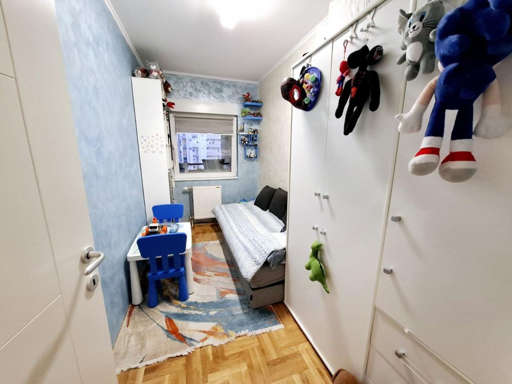 Slika 6 - Četvorosoban stan-Nova Detelinara š.541352