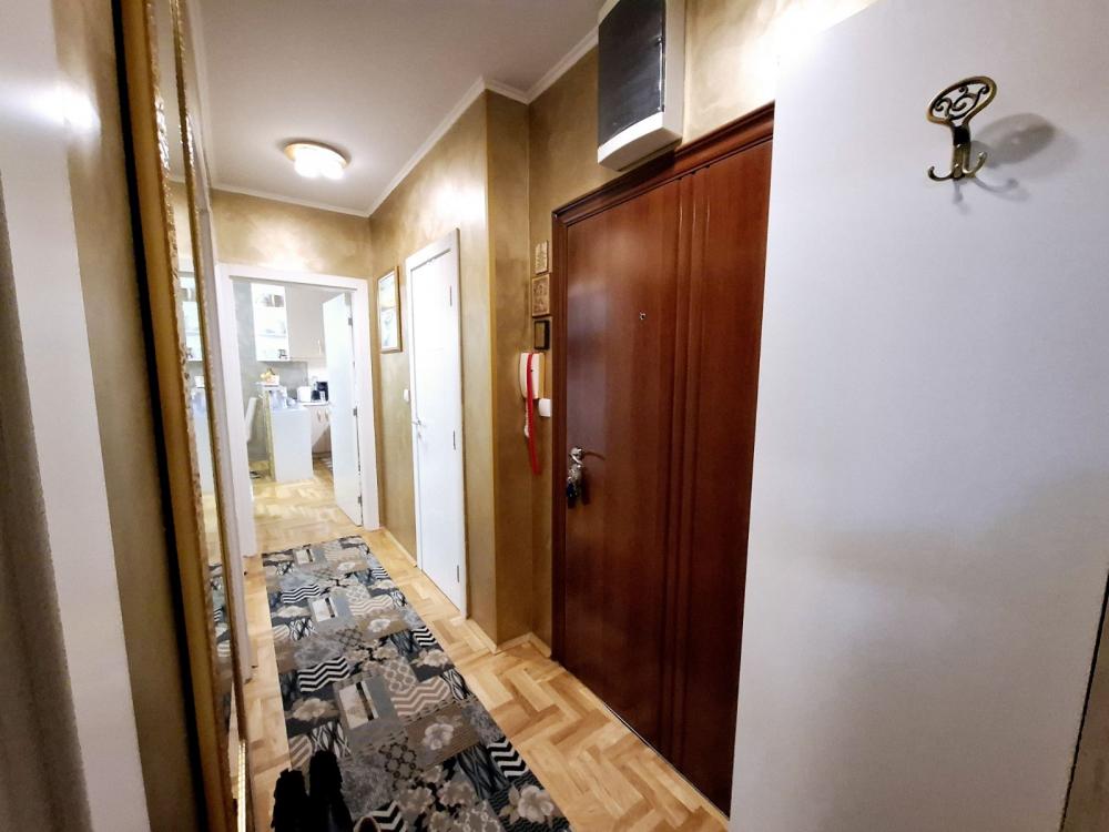 Slika 11 - Četvorosoban stan-Nova Detelinara š.541352