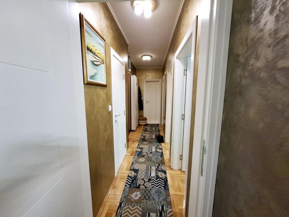 Slika 10 - Četvorosoban stan-Nova Detelinara š.541352