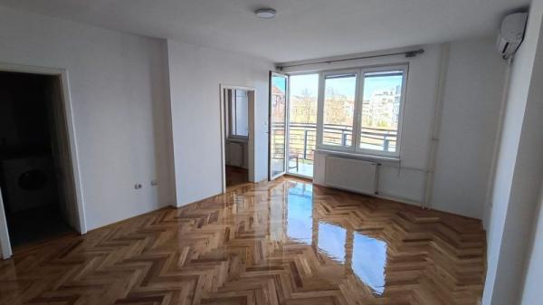 Slika 1 - Dvosoban,sjajan,Socijalno