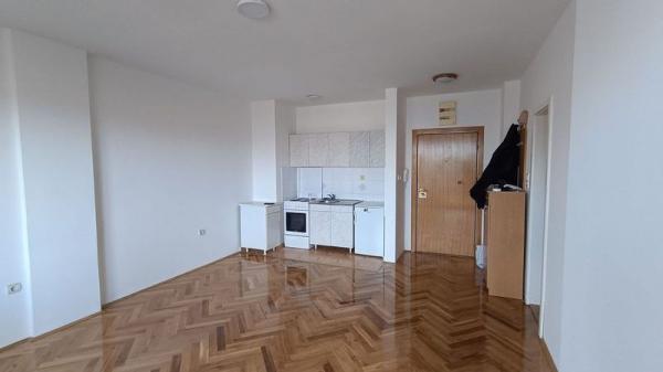 Slika 2 - Dvosoban,sjajan,Socijalno