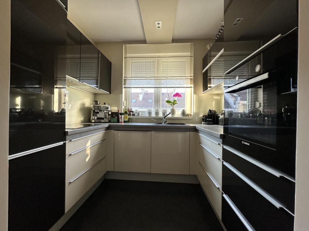 Slika 7 - Četvorosoban stan sa 2 parking mesta na Grbavici