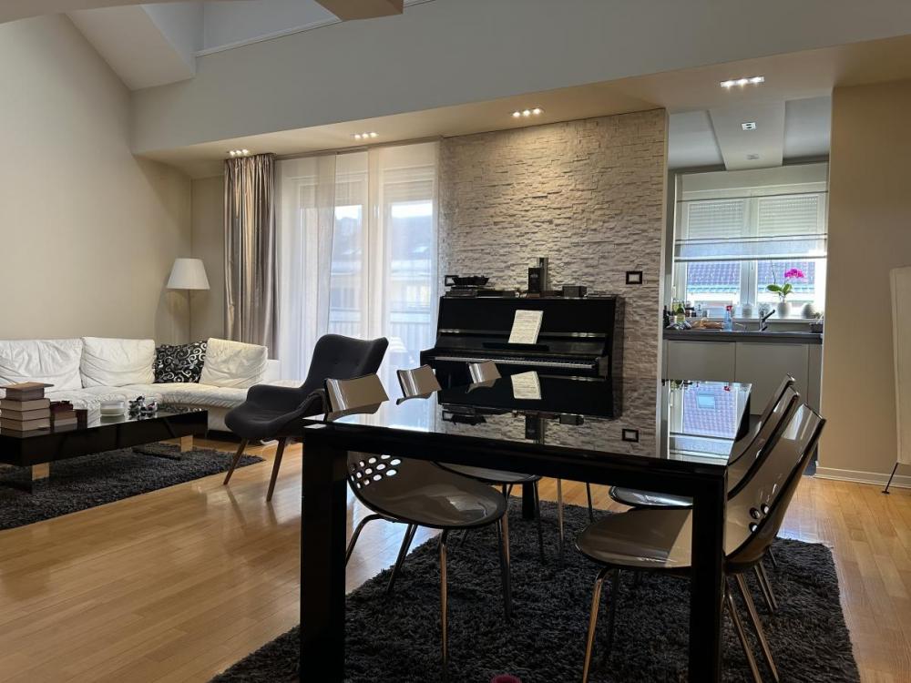 Slika 5 - Četvorosoban stan sa 2 parking mesta na Grbavici