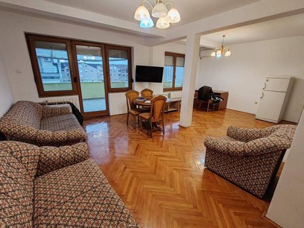 Glavna slika -Trosoban stan u centru grada!