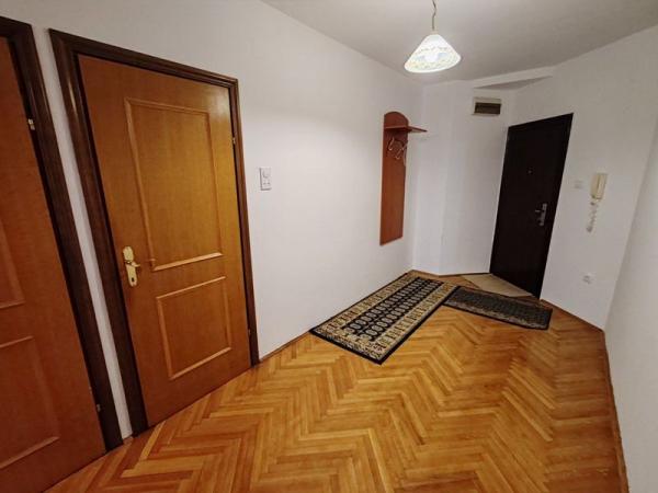 Slika 3 - Trosoban, 85m2, Spens Novi Sad Novi Sad, sa terasom, ima lift