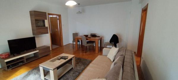 Slika 2 - Dvosoban stan na Podbari!